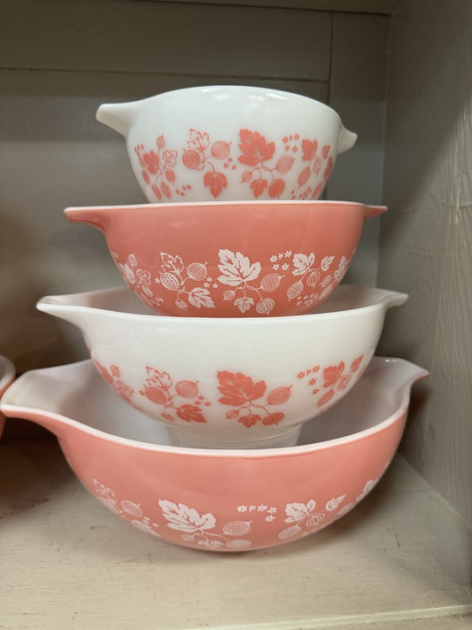 Pyrex Pink Gooseberry Cinderella Mixing Bowl Set