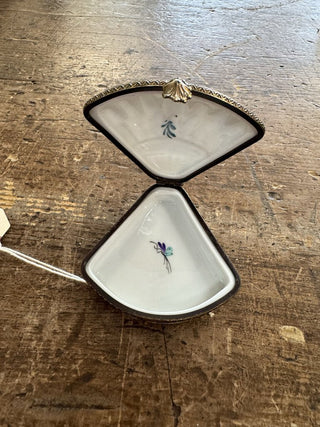 Vintage Limoge France Peint Main Hinged Hand Painted Trinket Box